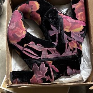 Francesca's Collections Black and Pink Floral Heels